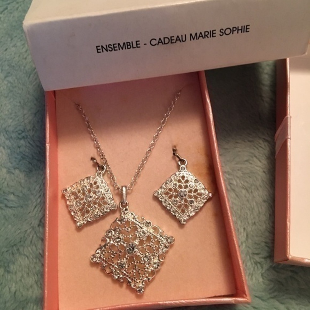 Vintage Avon Ensemble Cadeau Marie Sophie Necklace & Earrings Set Silvertone NIB